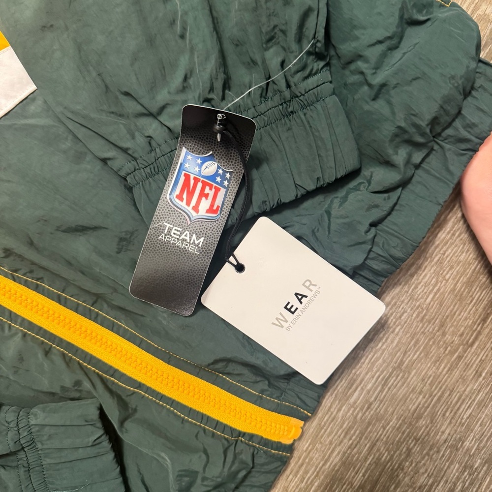 Green Bay Packers WEAR by Erin Andrews Vintage Throwback Windbreaker - Picture 5 of 6